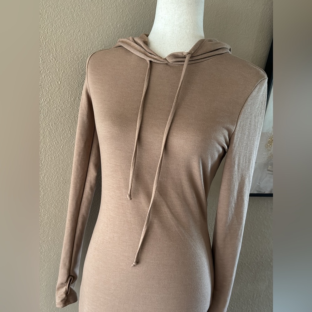 Fitted hooded side zipper maxi dress - Picture 4 of 11